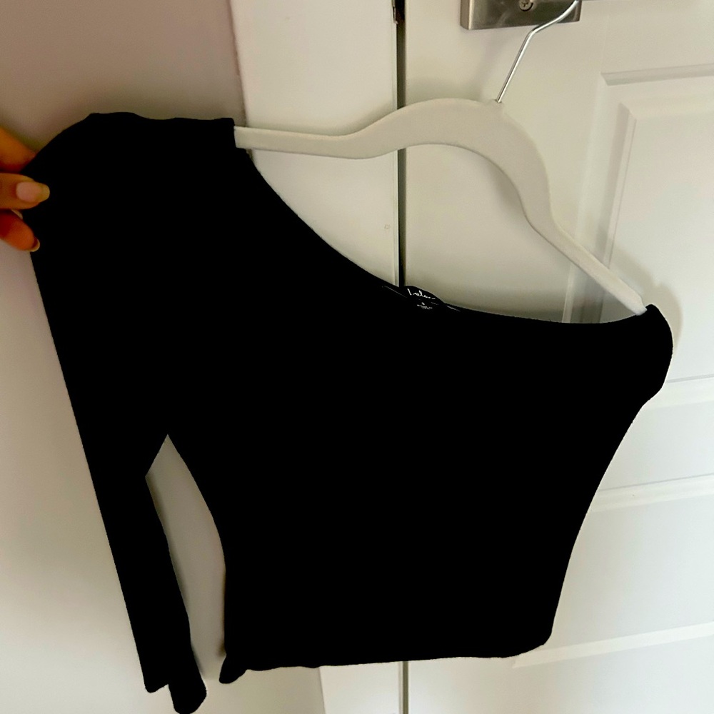 Lulus one should black top, size small. Very good condition. Worn couple times.
